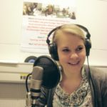 Radio Micro-Europa-Mitarbeiterin  Pia Terstappen am Mikrophon.