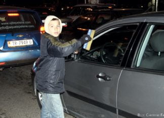 Ein Kinderleben zwischen Auspuff und Scheibenwasser