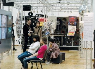 „Musik + X“: Rammstein und Dombra