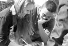 Schüler lernen von ehemaligen Schülern