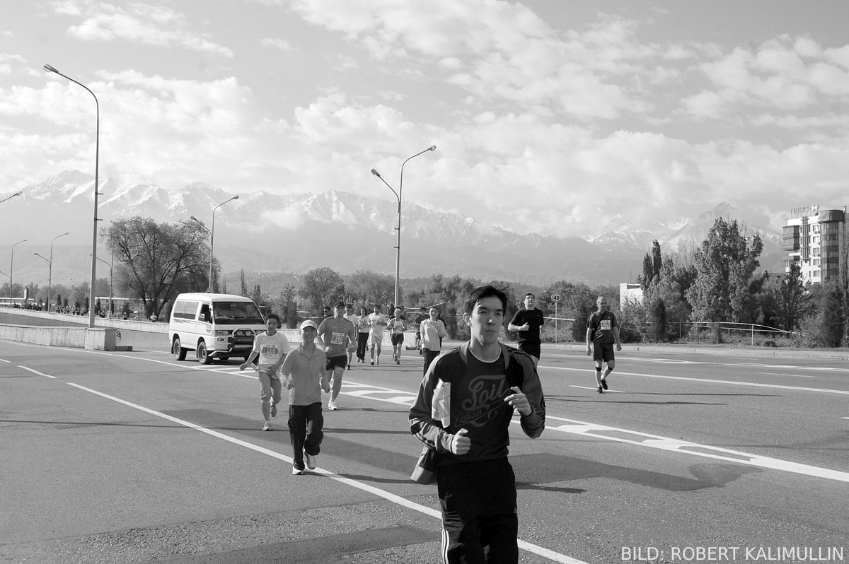 Mehr als 6.000 Läufer nahmen an einem Wohltätigkeitsmarathon in der Almaty teil.