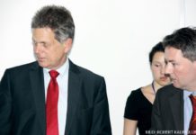 DAAD überreicht Stipendien-Urkunden