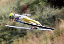 Ski-Adler flogen auf der Sommerschanze in Almaty