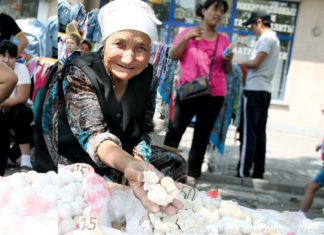 Verkäufer in den Straßen von Almaty (3/3)
