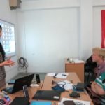 Julia berichtet den Logistikstudierenden an der DKU &uuml;ber ihre Erfahrungen.