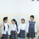 Die Sch&uuml;ler lernen im Unterricht mit Frauke Woitsch spielend Deutsch.