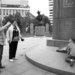 Artur, Valentina und Marianna besichtigen den Platz der Republik.