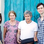 Tobias mit seinen Handwerkern Lydia und Artur und der Mitarbeiterin Aigul. | Bild: Jenish Odigksi