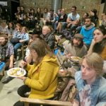 Essen wird bei Foodsharing zum Kommunikationsmedium. | Bild: cc flickr cook it with others