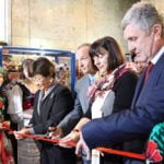 An der Er&ouml;ffnung waren unter anderem Rosa Otunbajewa (l.) und Valerij Dill beteiligt.