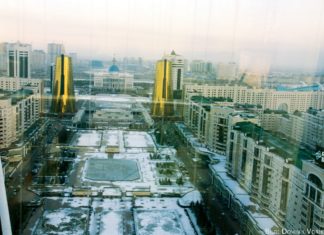 Im Inneren des „Baiterek“