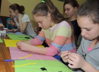 Freundschaftsbänder in schwarz rot gold Freundschaftsbänder in schwarz rot gold