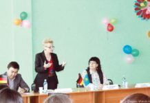 Frauen haben keine Probleme im diplomatischen Dienst