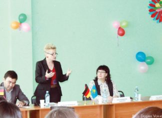 Frauen haben keine Probleme im diplomatischen Dienst