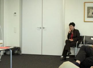 Krimi mit Kunstgriff Gert Heidenreich las in Almaty und Bischkek aus seinem aktuellen Krimi