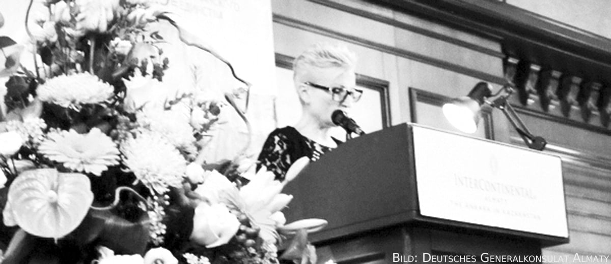 Die Generalkonsulin Frau Dr. Renate Schimkoreit begrüßte am 5. Oktober 2015 zur Feier des „Tags der deutschen Einheit“ die geladenen Gäste. | Bild: Deutsches Generalkonsulat Almaty
