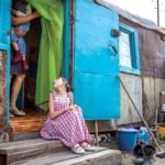 Aischan Taitenowa, die ihr Leben mit den beiden behinderten T&ouml;chtern Assylschan und Amina auf eine besondere, heitere Art und Weise meistert, 2012