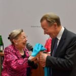 Die bisherige Vorsitzende Frau Prof. Lehr mit dem neuen Vorsitzenden Franz M&uuml;ntefering