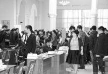 300 Unternehmen bieten offene Stellen