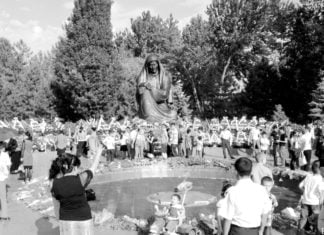 „Trauernde Mutter” – Denkmal statt Militärparade am Tag des Sieges