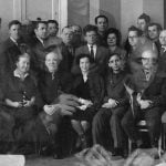 Die ersten Mitarbeiter der „Freundschaft“, Zelinograd, 1965. Der Fotograf David Neuwirt (r.) hat vergessen, den Film weiterzudrehen. Das Bild ist im Dezember 1966 entstanden und wurde viel später am Computer bearbeitet. | Foto: David Neuwirt