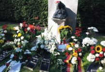 Kranzniederlegung im Parkfriedhof Marzahn