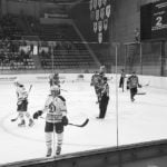 Eröffnungspiel der Eishockeysaison. Team “Torpedo” auf dem Eis. | Foto: Antonia Berger
