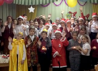 Deutsche Schule 46 feiert Weihnachten SchülerInnen und LehrerInnen der Schule Nr. 46 in Astana nach ihrem Weihnachtsprogramm. | Foto: Autorin