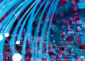 Von Straßenmauern ins Netz: Wie verlagert sich Protestkunst in den digitalen Raum?