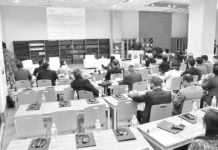 Analyse der Verfassungsgeschichte für eine sichere Gegenwart Teilnehmer des Seminars Analyse der Verfassungsgeschichte für eine sichere Gegenwart. Bild: Kanat Mussin