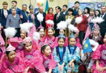 Kinderfreundliches Kasachstan Kasachische Kinder