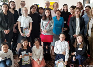 Ein Comic-Wettbewerb: Schneewittchen trifft Zhirenschi Gewinner des Ein Comic-Wettbewerb