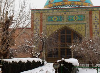 Mit Leidenschaft durch Jerewans Architekturgeschichte Die blaue Moschee.