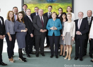 Russlanddeutsche: Migranten aus dem (post-)sowjetischen Raum Bundeskanzlerin Dr. Angela Merkel im Gespräch mit Vertretern der Russlanddeutschen