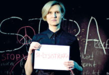 DramCom inszeniert Lysistrata neu Jelena Taimatowa ist Lysistrata.