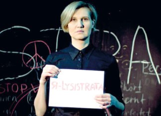 DramCom inszeniert Lysistrata neu Jelena Taimatowa ist Lysistrata.