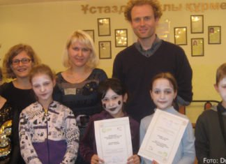 Deutsch auf der Bühne: Das Schul-Gymnasium Nr. 1 in Kokschetau Märchenwelt Projekt.