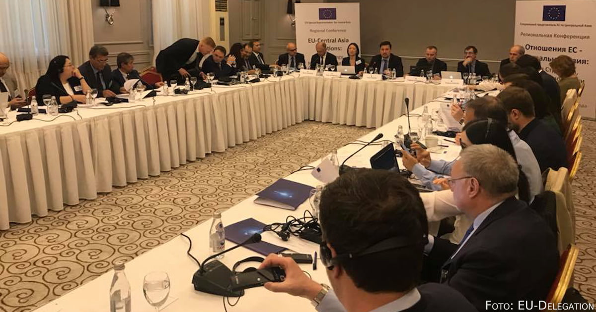 Experten diskutieren im Hotel Kasachstan über eine zukünftige Strategie der EU in Zentralasien.