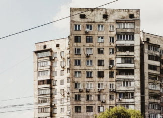 Ein Spaziergang durch Koktem Ein Wohnblock in Koktem.