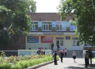 Porträt der Mittelschule № 12 der Stadt Öskemen Mittelschule № 12