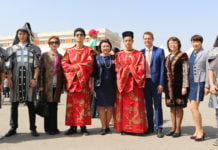 Deutsch ist die Sprache der Wissenschaft ZfA-Fachberater Mario Schönfeld war anlässlich Naurys zu Besuch in der NIS CBD Almaty.