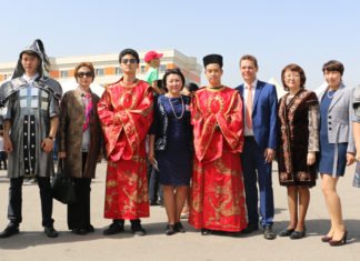 Deutsch ist die Sprache der Wissenschaft ZfA-Fachberater Mario Schönfeld war anlässlich Naurys zu Besuch in der NIS CBD Almaty.