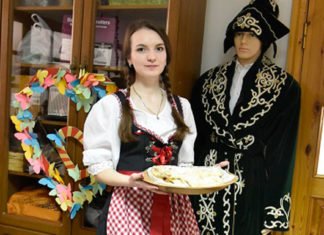 Junge Kasachstandeutsche: Zwischen Dirndl und Beschbarmak Junge Kasachstandeutsche