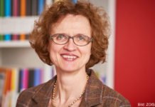 „Die Kasachen sind die Gastgeber“ Dr. Beate Eschment beschäftigt sich seit mehr als 20 Jahren wissenschaftlich mit Geschichte und Gegenwart Zentralasiens.