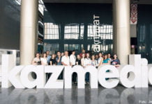 Die Zukunft der kasachstandeutschen Medien Die Teilnehmer des Seminars zu Besuch im Kasachstanischen Medienzentrum.