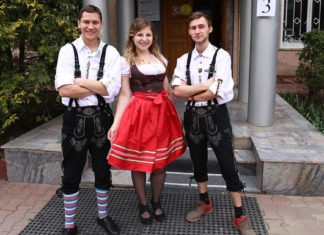 Stereotype über Deutsche: Schnitzel, Lederhosen, Bier Stereotype