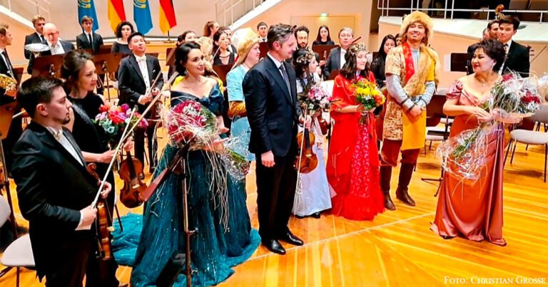 Festakt in der Berliner Philharmonie zum 30-jährigen deutsch-kasachischen Jubiläum