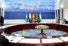 Gutnachbarschaftliche Zusammenkunft mit einem Makel