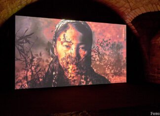 Usbekische Künstlerin Saodat Ismailova auf der documenta 15