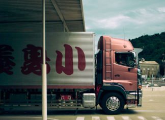 Gesucht: Europas Antwort auf Chinas Seidenstraße Ein chinesischer LKW auf dem Weg nach Westen.